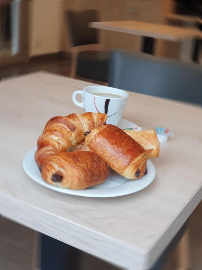 Hotel Du Stade Ex Kyriad Direct Lille Est Stade Pierre Mauroy Villeneuve-d'Ascq Eksteriør bilde