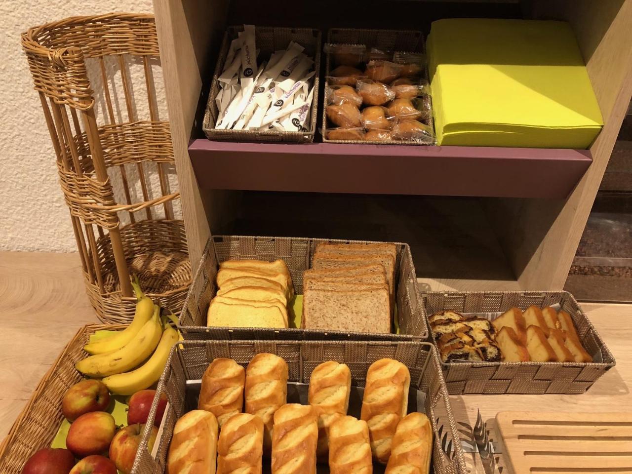 Hotel Du Stade Ex Kyriad Direct Lille Est Stade Pierre Mauroy Villeneuve-d'Ascq Eksteriør bilde