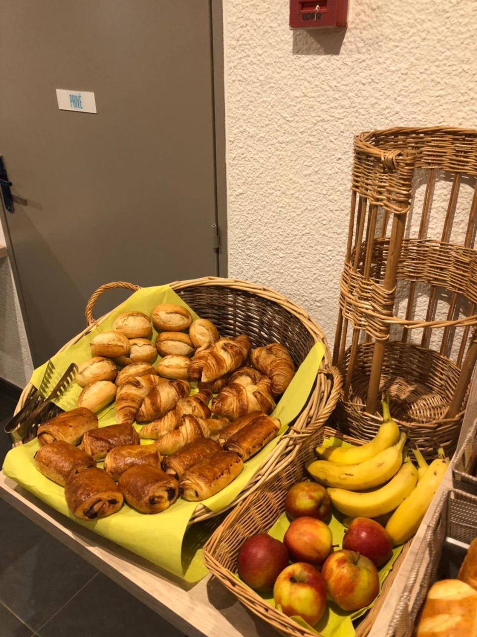 Hotel Du Stade Ex Kyriad Direct Lille Est Stade Pierre Mauroy Villeneuve-d'Ascq Eksteriør bilde