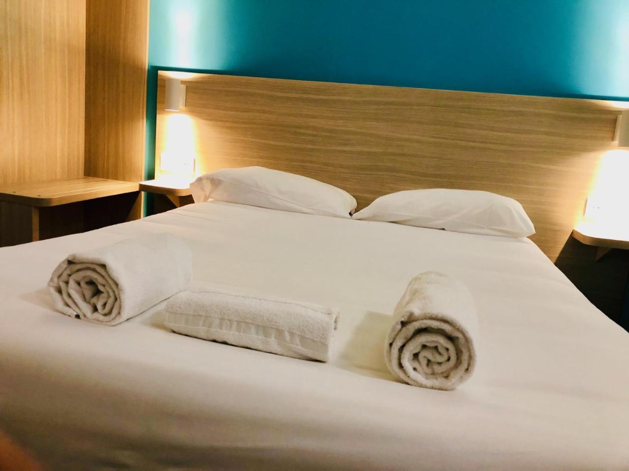 Hotel Du Stade Ex Kyriad Direct Lille Est Stade Pierre Mauroy Villeneuve-d'Ascq Eksteriør bilde